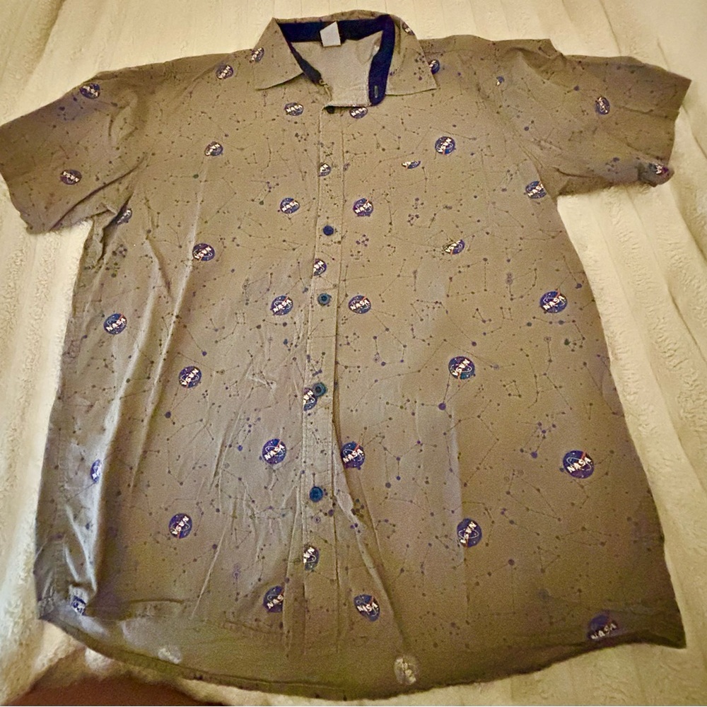 Fifth Sun Gray Short-Sleeve Button-Up Shirt with Blue NASA Patches